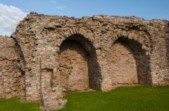 Arches in the curtain wall