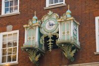 London, Fortnum and Mason clock