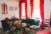 London, Charles Dickens Museum parlour