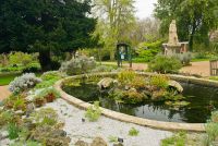 London, Chelsea Physic Garden pool