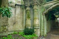 Egyptian Avenue entrance