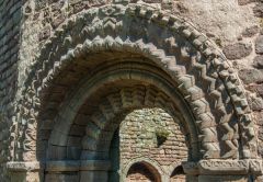 A magnificent Norman arch in the Round Chapel
