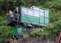 The Cliff Railway in operation (c) Adrian Pingstone