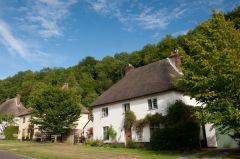Another pretty estate cottage