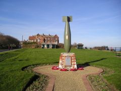 Mundesley, Bomb Disposal Unit Memorial (c) janet-tench