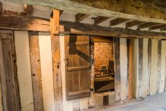 The first floor storage chamber