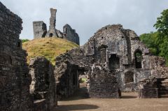Okehampton Castle, The great hall and keep