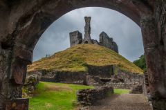 Okehampton Castle, The keep through an archway
