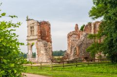 Old Gorhambury House, Approaching the house