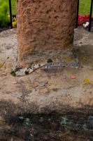 Ormiston Market Cross, Cross base with offerings