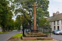 Ormiston Market Cross, Approaching the cross
