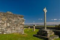 Oronsay Priory, Oronsay Priory church and Cross