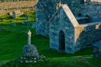 Oronsay Priory, Oronsay cross