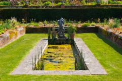Packwood House, Garden pool