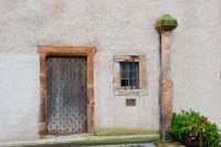 Mercat Cross and Tolbooth entrance