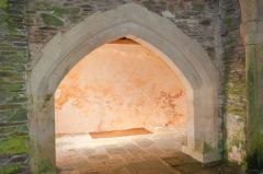 Revelstoke, St Peter the Poor Fisherman, Gothic chapel arch