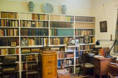 The library at Shaw's Corner