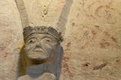 Beast head label stop