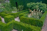 Sissinghurst Castle Garden, Hedges in the White Garden