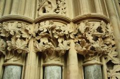 Foliate capitals in the chapter house (c) Richard Croft