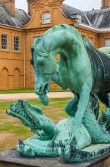 Horse and dragon statue before the entrance