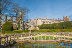 The garden fountain and castle