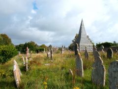 John Mowlem's memorial (c) des Blenkinsopp