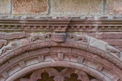 Central arch decoration