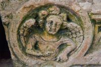 Carved figure, de la Mere tomb