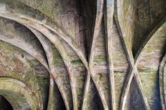 Central arch vaulting