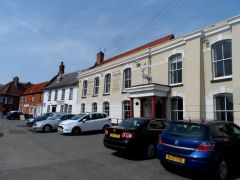 The 17th century White Hart Hotel (c) Bikeboy