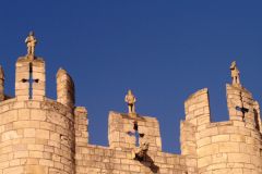 Henry VII Experience, The towers and parapet