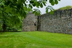 Old Inverlochy Castle, The curtain wall and corner turret
