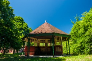 Airing Court Shelter