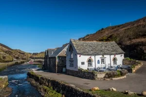 A harbourside tea shop