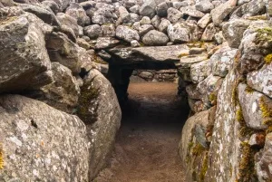 Passage to the burial chamber