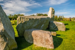 The rear of the recumbent stone, showing prop stones