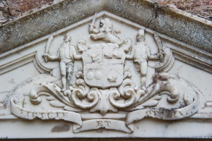 Coat of arms on the Duff family memorial