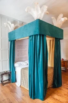 Sir Nicholas Rainton's bedchamber