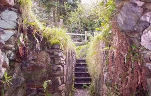 Looking out of the fogou (c) Maigheach-gheal