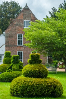 More topiary and the manor gable end