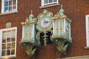 The Fortnum and Mason's clock