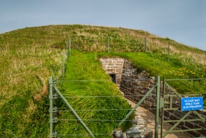The cairn entrance