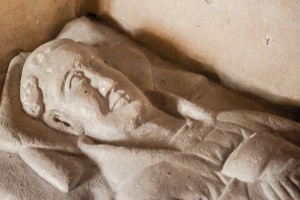Recut face of the effigy