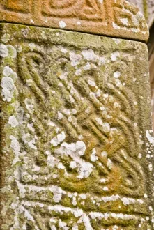 Interlace pattern on the shaft