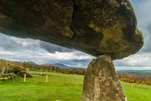 The capstone balancing point
