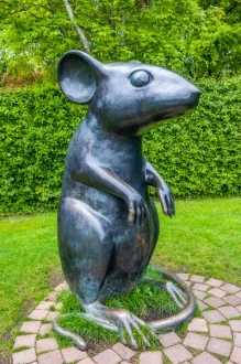 Mouse sculpture by Kenny Hunter