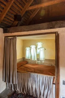 The box bed where Burns was born