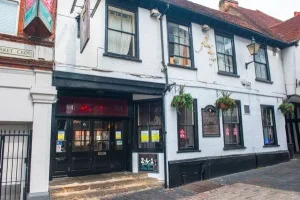 The Fleur de Lys Inn, where King John was held