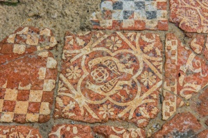 Medieval tile depicting a pair of birds